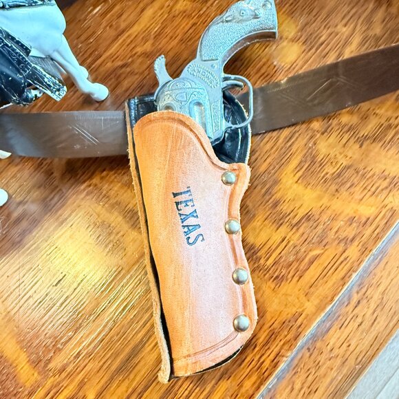 🎄3/$20‼️Vintage TOYsHopalong Cassidy & Horse Topper w/ reins hat Noise makers - Picture 6 of 17